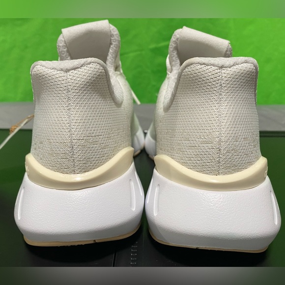 Women’s adidas swift run 2022 decon size 6.5 youth women size 8.5 *BRAND NEW* - Picture 4 of 8